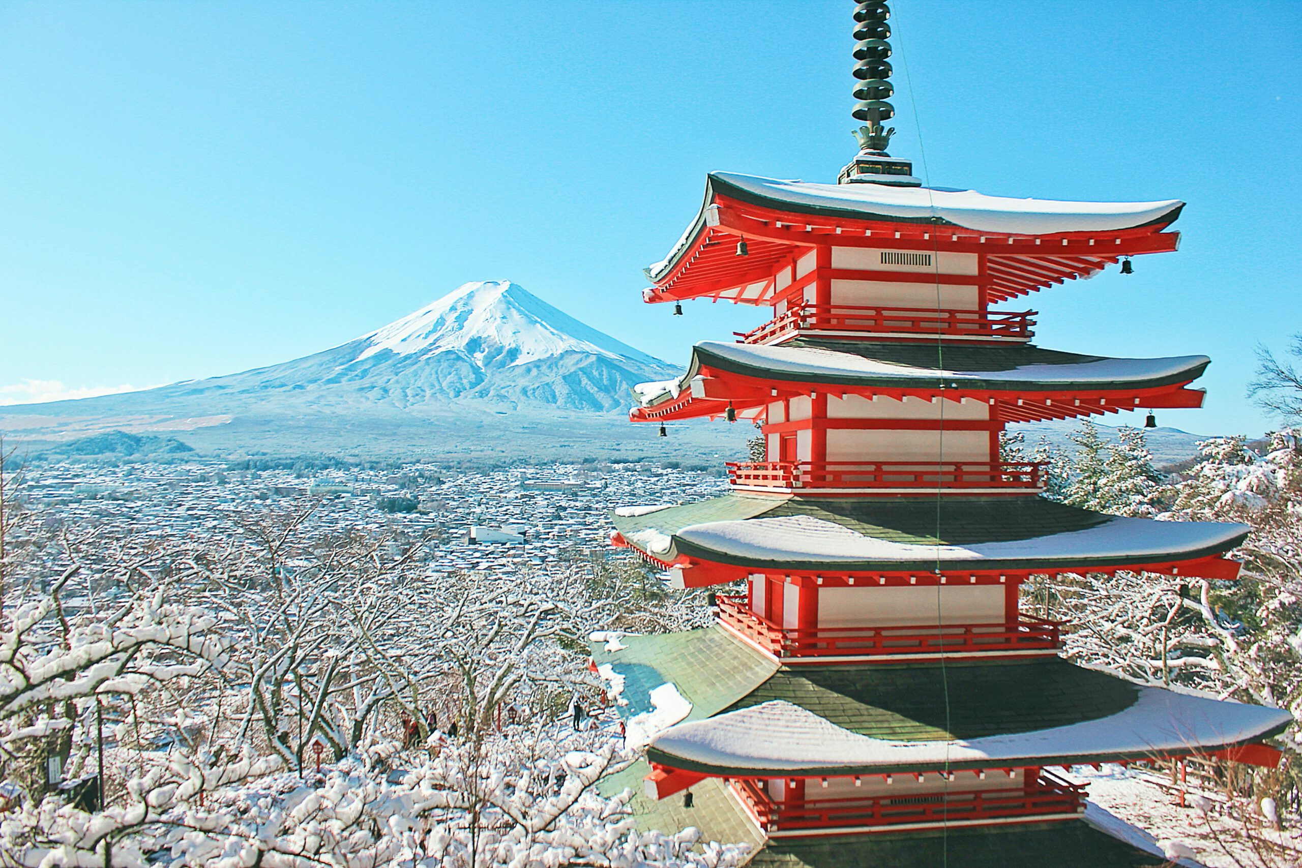 Widoki na górę Fuji potrafią zachwycić. Photo by Weiqi Xiong on Unsplash