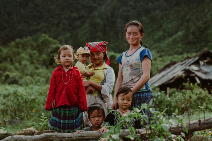 Laos - kraj wielu tajemnic, ale i pięknych widoków. Photo by Lê Tân on Unsplash